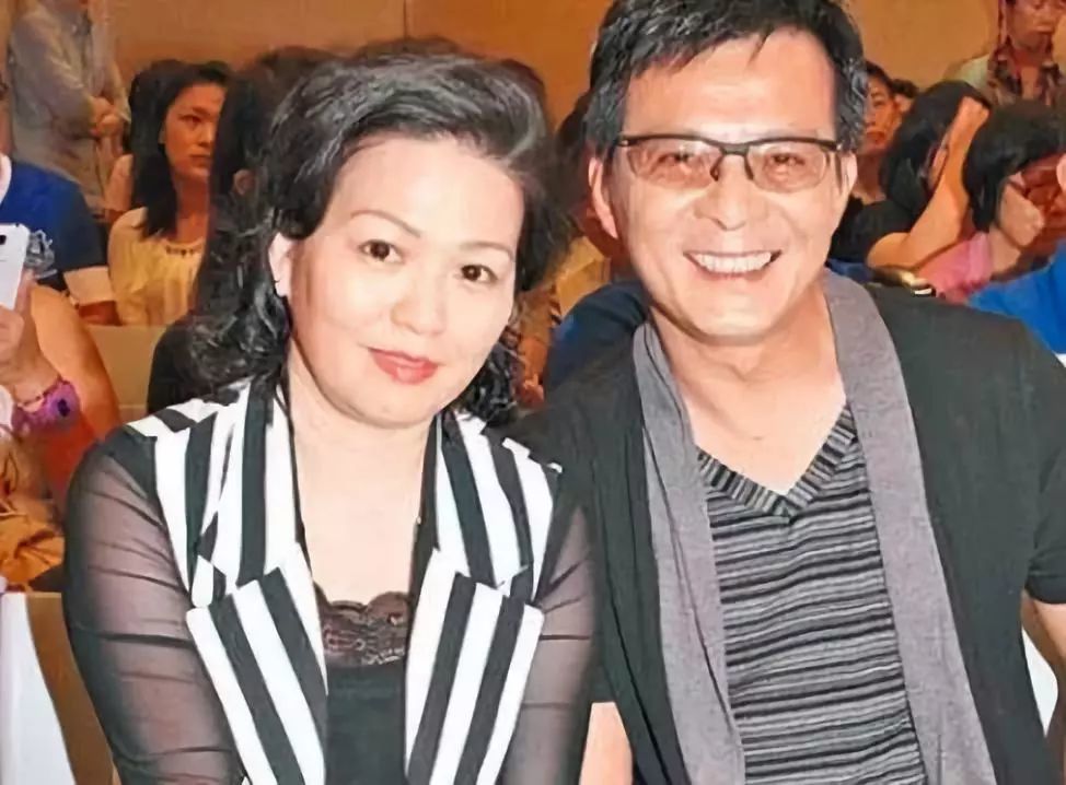 黃日華老婆出軋事件，探究背后的真相與影響，黃日華老婆出軋事件真相與影響探究