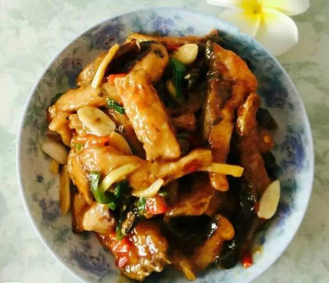 家常紅燒魚(yú)塊