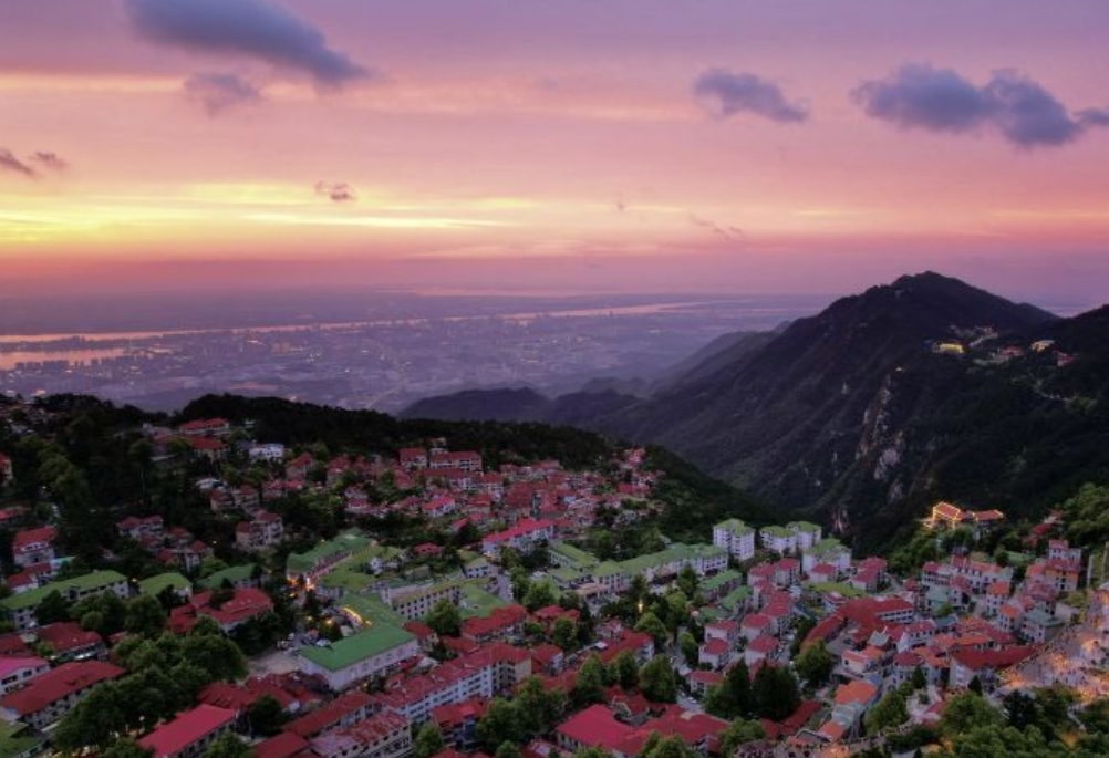 廬山牯嶺鎮(zhèn)旅游攻略，廬山牯嶺鎮(zhèn)，深度旅游攻略