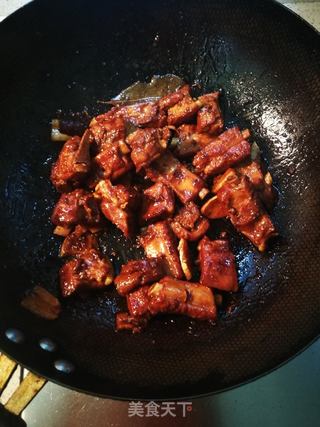 家常紅燒排骨的制作步驟，家常紅燒排骨詳細制作步驟