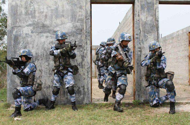 解放軍海軍迷彩服，榮耀的象征與時代的印記，解放軍海軍迷彩服，榮耀的象征與時代印記的交匯